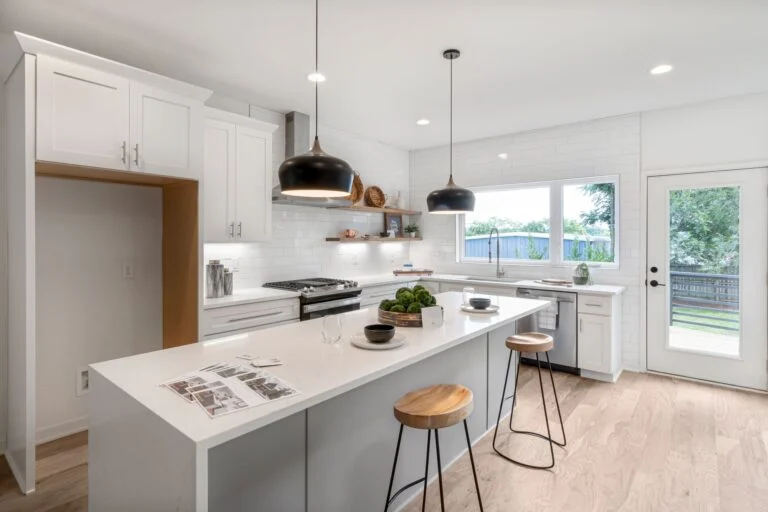 Kitchen island and breakfast area