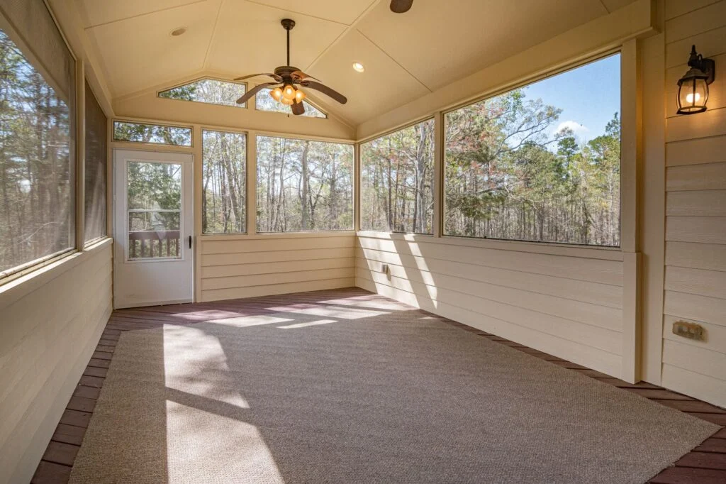 5115 Tallowmere Drive, Fort Worth: Screened porch