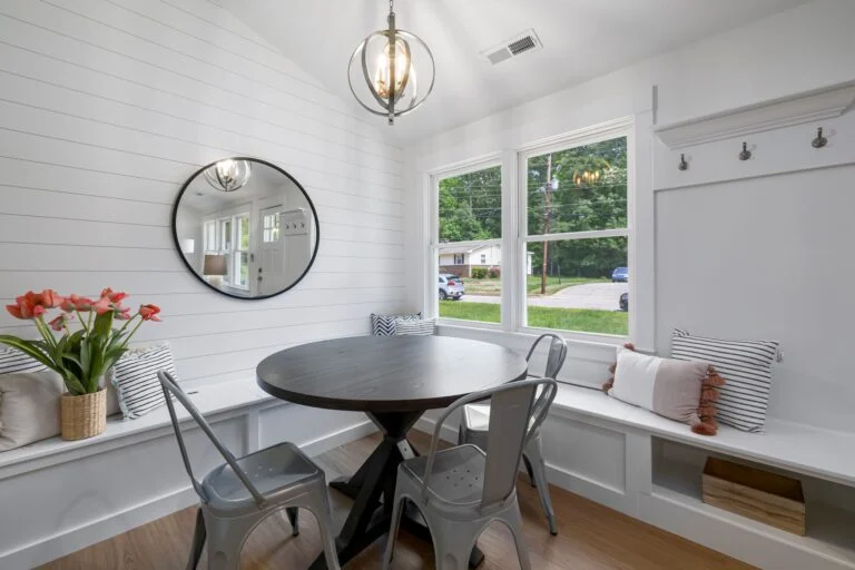 Breakfast nook with bench